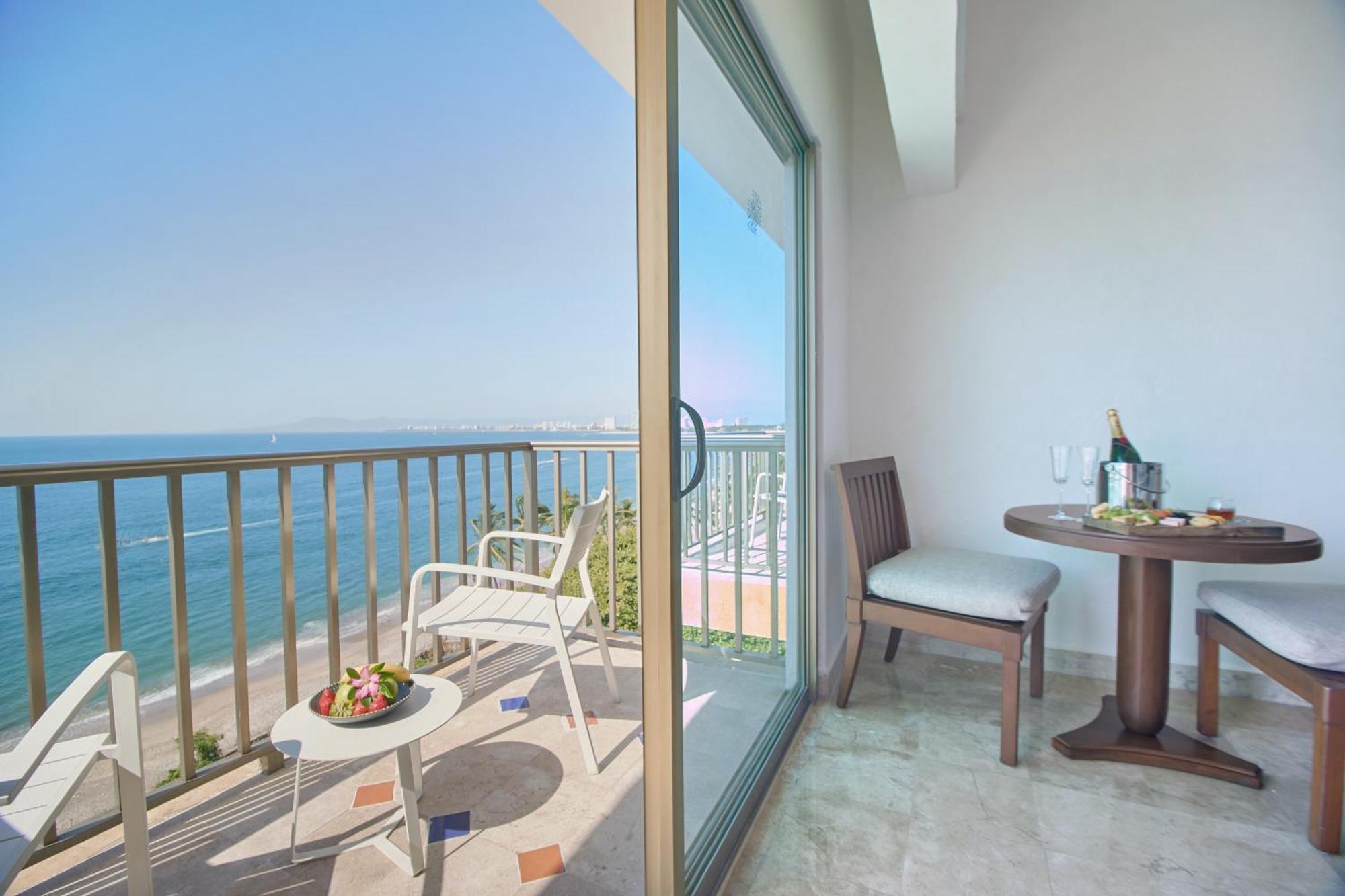 Deluxe King with Jacuzzi